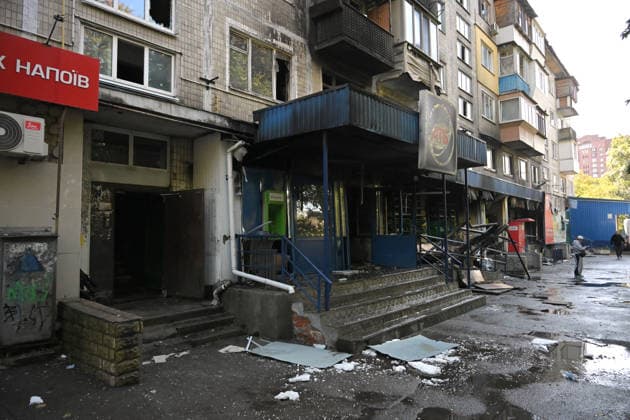 Russian drone attack damages supermarket and apartment block in Kyiv A supermarket on the ground floor of a five-storey apartment block in the Solomianskyi district is damaged by a Russian drone attack, Kyiv, Ukraine, September 26, 2026. During the morning assault on the capital, a Russian drone exploded close to the residential building. A fire covering 400 square metres broke out, destroying a supermarket on the ground floor and spreading to apartments up to the third floor. Four people were injured, and 20 others were rescued., Credit:Yevhen Kotenko Ukrinform Avalon Ukraine, Kyiv  Copyright: xYevhenxKotenkox xUkrinformx xAvalonx 1138488913
