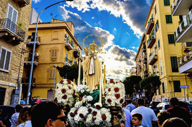 Children s procession with the ferculum of Maria SS.della Mercede at Capo PALERMO, ITALY - SEPTEMBER 26: Children carry a ferculum of Maria SS.della Mercede at Capo during a religious procession September 26, 2026, in Palermo, Italy. The procession of children carrying the ferculum of Maria SS.della Mercede at Capo district precedes tomorrow s procession in honor of Maria SS.della Mercede at Capo venerated in the Church of Santa Maria della Mercede at Al Capo district, and organized by the Confraternity of the Maria SS.della Mercede at Capo, founded in 1590. Palermo Italy Copyright: xStefanoxMontesix