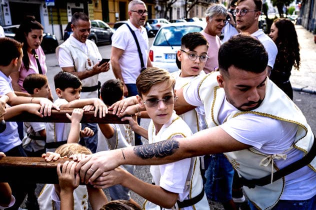Children s procession with the ferculum of Maria SS.della Mercede at Capo PALERMO, ITALY - SEPTEMBER 26: Children carry a ferculum of Maria SS.della Mercede at Capo during a religious procession September 26, 2026, in Palermo, Italy. The procession of children carrying the ferculum of Maria SS.della Mercede at Capo district precedes tomorrow s procession in honor of Maria SS.della Mercede at Capo venerated in the Church of Santa Maria della Mercede at Al Capo district, and organized by the Confraternity of the Maria SS.della Mercede at Capo, founded in 1590. Palermo Italy Copyright: xStefanoxMontesix