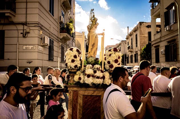 Children s procession with the ferculum of Maria SS.della Mercede at Capo PALERMO, ITALY - SEPTEMBER 26: Children carry a ferculum of Maria SS.della Mercede at Capo during a religious procession September 26, 2026, in Palermo, Italy. The procession of children carrying the ferculum of Maria SS.della Mercede at Capo district precedes tomorrow s procession in honor of Maria SS.della Mercede at Capo venerated in the Church of Santa Maria della Mercede at Al Capo district, and organized by the Confraternity of the Maria SS.della Mercede at Capo, founded in 1590. Palermo Italy Copyright: xStefanoxMontesix