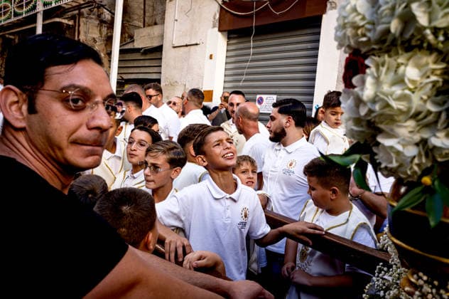 Children s procession with the ferculum of Maria SS.della Mercede at Capo PALERMO, ITALY - SEPTEMBER 26: Children carry a ferculum of Maria SS.della Mercede at Capo during a religious procession September 26, 2026, in Palermo, Italy. The procession of children carrying the ferculum of Maria SS.della Mercede at Capo district precedes tomorrow s procession in honor of Maria SS.della Mercede at Capo venerated in the Church of Santa Maria della Mercede at Al Capo district, and organized by the Confraternity of the Maria SS.della Mercede at Capo, founded in 1590. Palermo Italy Copyright: xStefanoxMontesix