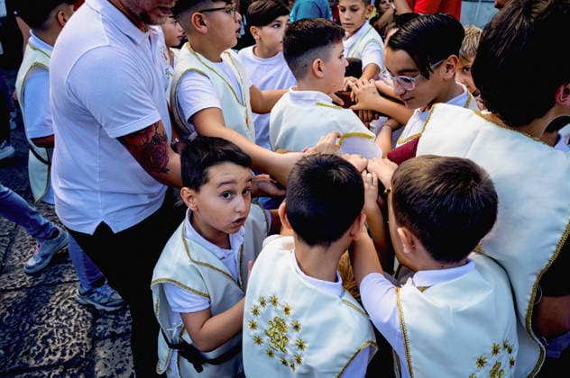 Children s procession with the ferculum of Maria SS.della Mercede at Capo PALERMO, ITALY - SEPTEMBER 26: Children carry a ferculum of Maria SS.della Mercede at Capo during a religious procession September 26, 2026, in Palermo, Italy. The procession of children carrying the ferculum of Maria SS.della Mercede at Capo district precedes tomorrow s procession in honor of Maria SS.della Mercede at Capo venerated in the Church of Santa Maria della Mercede at Al Capo district, and organized by the Confraternity of the Maria SS.della Mercede at Capo, founded in 1590. Palermo Italy Copyright: xStefanoxMontesix