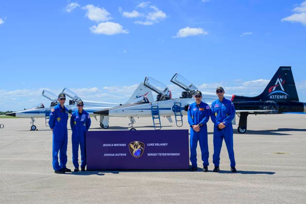 September 26, 2026, Merritt Island, Florida, USA: (L-R) Canadian Space Agency (CSA) astronaut JOSHUA KUTRYK, NASA astronaut JESSICA WATKINS, NASA astronaut LUKE DELANEY, and Roscosmos cosmonaut SERGEY TETERYATNIKOV pose for a photo at the Launch and Landing Facility at NASAâ€⠢s Kennedy Space Center in Florida on Sept. 26, 2026. NASAâ€⠢s Crew-13 mission is scheduled to launch at 11:10 a.m. EDT on Oct. 1, 2026, from Space Launch Complex-40 (SLC-40) at Cape Canaveral Space Force Station to the International Space Station. Merritt Island USA - ZUMAb268 20260926_znp_b268_003 Copyright: xJenniferxBriggsx