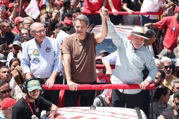 Lula goes for a walk in the east side of Sao Paulo. Sao Paulo, SP. 09 26 2026 - Elections 2026 - President and candidate for re-election for the PT, Luiz Inacio Lula da Silva, participates in a walk with supporters alongside the candidate for governor of Sao Paulo, Fernando Haddad (PT), in the center of Sao Miguel Paulista, east zone of Sao Paulo, this Saturday, September 26, 2026.(Foto: Marina Uezima Brazil Photo Press Brazil Photo Press) INTERNATIONAL Sao Paulo Sao Paulo Brasil Copyright: xMarinaxUezimax