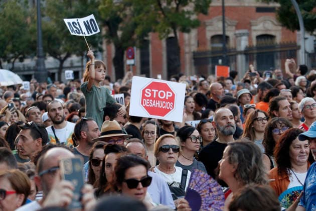 September 26, 2026, Madrid, Community Of Madrid, Spain: Thousands of demonstrators march through central Madrid to protest the recent eviction of Maricarmen Abascal, an 87-year-old disabled woman, and demand urgent housing rights on Saturday, September 26, 2026, in Madrid, Spain. Organized by the Sindicato de Inquilinas (Tenants Union) under the slogan Ni una Maricarmen moÂ¡s (Not one more Maricarmen), the mobilization gathered tens of thousands of people. Protesters marched from Puerta del Sol to the Congress of Deputies, calling for the immediate approval of a government Maricarmen decree to freeze rent prices, ensure indefinite contracts, and prohibit evictions without alternative housing. The event, which included a call for a perm - ZUMAo127 20260926_zep_o127_088 Copyright: xHugoxOrtunox
