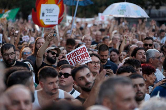 September 26, 2026, Madrid, Community Of Madrid, Spain: Thousands of demonstrators march through central Madrid to protest the recent eviction of Maricarmen Abascal, an 87-year-old disabled woman, and demand urgent housing rights on Saturday, September 26, 2026, in Madrid, Spain. Organized by the Sindicato de Inquilinas (Tenants Union) under the slogan Ni una Maricarmen moÂ¡s (Not one more Maricarmen), the mobilization gathered tens of thousands of people. Protesters marched from Puerta del Sol to the Congress of Deputies, calling for the immediate approval of a government Maricarmen decree to freeze rent prices, ensure indefinite contracts, and prohibit evictions without alternative housing. The event, which included a call for a perm - ZUMAo127 20260926_zep_o127_084 Copyright: xHugoxOrtunox
