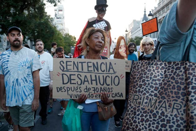 September 26, 2026, Madrid, Community Of Madrid, Spain: Thousands of demonstrators march through central Madrid to protest the recent eviction of Maricarmen Abascal, an 87-year-old disabled woman, and demand urgent housing rights on Saturday, September 26, 2026, in Madrid, Spain. Organized by the Sindicato de Inquilinas (Tenants Union) under the slogan Ni una Maricarmen moÂ¡s (Not one more Maricarmen), the mobilization gathered tens of thousands of people. Protesters marched from Puerta del Sol to the Congress of Deputies, calling for the immediate approval of a government Maricarmen decree to freeze rent prices, ensure indefinite contracts, and prohibit evictions without alternative housing. The event, which included a call for a perm - ZUMAo127 20260926_zep_o127_081 Copyright: xHugoxOrtunox