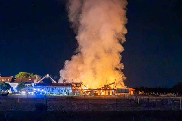 Flames Leaping from Equestrian Facility: Major Fire Near Tübingen-Pfrondorf; Large-Scale Operation on Saturday Evening in Tübingen-Pfrondorf An agric Copyright: x xonw-imagesx xDanielxKesslerx