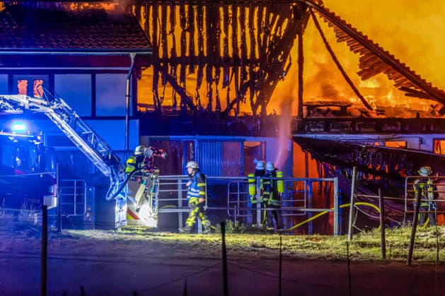 Flames Leaping from Equestrian Facility: Major Fire Near Tübingen-Pfrondorf; Large-Scale Operation on Saturday Evening in Tübingen-Pfrondorf An agric Copyright: x xonw-imagesx xDanielxKesslerx