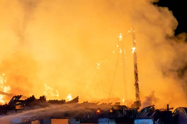 Flames Leaping from Equestrian Facility: Major Fire Near Tübingen-Pfrondorf; Large-Scale Operation on Saturday Evening in Tübingen-Pfrondorf An agric Copyright: x xonw-imagesx xDanielxKesslerx