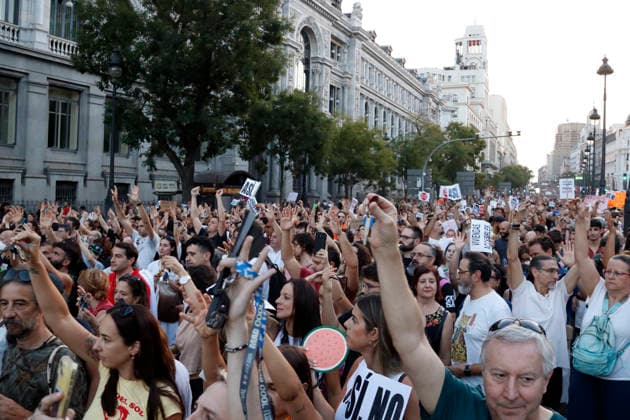 September 26, 2026, Madrid, Community Of Madrid, Spain: Thousands of demonstrators march through central Madrid to protest the recent eviction of Maricarmen Abascal, an 87-year-old disabled woman, and demand urgent housing rights on Saturday, September 26, 2026, in Madrid, Spain. Organized by the Sindicato de Inquilinas (Tenants Union) under the slogan Ni una Maricarmen moÂ¡s (Not one more Maricarmen), the mobilization gathered tens of thousands of people. Protesters marched from Puerta del Sol to the Congress of Deputies, calling for the immediate approval of a government Maricarmen decree to freeze rent prices, ensure indefinite contracts, and prohibit evictions without alternative housing. The event, which included a call for a perm - ZUMAo127 20260926_zep_o127_076 Copyright: xHugoxOrtunox