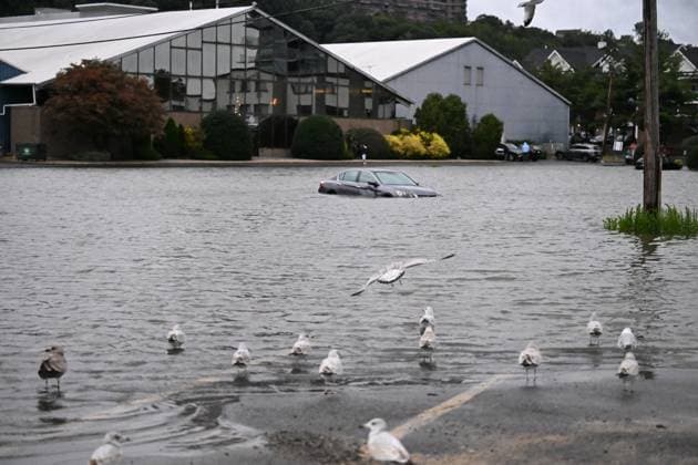 September 26, 2026, Edgewater, New Jersey, USA: A vehicle is seen submerged in flood waters in the parking lot of the Comfort Inn Edgewater on Hudson River during a nor easter storm in Edgewater, New Jersey, United States on Saturday, Sept. 26, 2026. Heavy rain and strong winds battered the northeastern United States as an unusually powerful autumn storm intensified, forcing the cancelation of hundreds of flights and leaving tens of thousands of people without power. New York, Boston and Philadelphia were all in the crosshairs of the Nor easter -- so labeled for its northeasterly winds -- as authorities warned of potential major flooding and road closures. Edgewater USA - ZUMAs197 20260926_aaa_s197_284 Copyright: xKylexMazzax