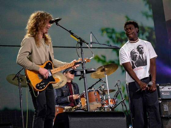 September 26, 2026, Virginia Beach, Virginia, USA: JESSE WELLES and MON ROVIA perform at Farm Aid 2026. Through music and family farm produced food, and farmer presentations, this annual festival shines a spotlight on the critical need for family farms to succeed. Virginia Beach USA - ZUMAd155 20260926_znp_d155_023 Copyright: xSuexDorfmanx