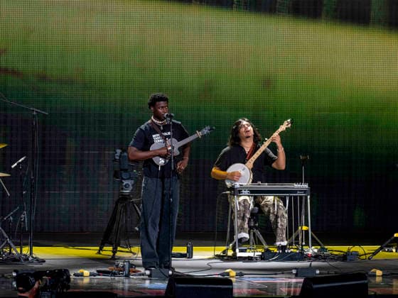 September 26, 2026, Virginia Beach, Virginia, USA: MON ROVIA and his band perform at Farm Aid 2026. Through music and family farm produced food, and farmer presentations, this annual festival shines a spotlight on the critical need for family farms to succeed. Virginia Beach USA - ZUMAd155 20260926_znp_d155_015 Copyright: xSuexDorfmanx