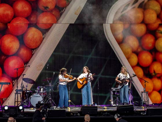 September 26, 2026, Virginia Beach, Virginia, USA: SARA WILKINS, SARAH JAROSZ and AOIFE ODONOVAN of the band IM WITH HER play at Farm Aid 2026. Through music and family farm produced food, and farmer presentations, this annual festival shines a spotlight on the critical need for family farms to succeed. Virginia Beach USA - ZUMAd155 20260926_znp_d155_011 Copyright: xSuexDorfmanx
