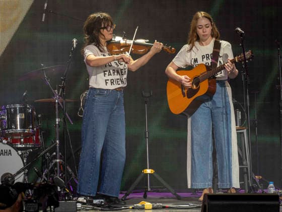September 26, 2026, Virginia Beach, Virginia, USA: SARA WILKINS and SARAH JAROSZ of the band IM WITH HER play at Farm Aid 2026. Through music and family farm produced food, and farmer presentations, this annual festival shines a spotlight on the critical need for family farms to succeed. Virginia Beach USA - ZUMAd155 20260926_znp_d155_012 Copyright: xSuexDorfmanx