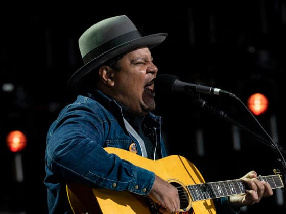 September 26, 2026, Virginia Beach, Virginia, USA: CHRIS PIERCE performs at Farm Aid 2026. Through music and family farm produced food, and farmer presentations, this annual festival shines a spotlight on the critical need for family farms to succeed. Virginia Beach USA - ZUMAd155 20260926_znp_d155_003 Copyright: xSuexDorfmanx