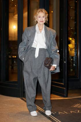 MFW Spring Summer 2027 Bottega Veneta leaving MP MILAN, ITALY - SEPTEMBER 26: Lauren Hutton leaves her hotel to attending Bottega Veneta fashion show during the Milan Fashion Week - Womenswear Spring Summer 2027 on September 24, 2026 in Milan, Italy. Photo by Marco Piovanotto Abacapress.com Milan Italy  Copyright: xPiovanottoxMarco ABACAx