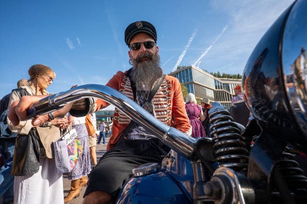 September 26, 2026, London, United Kingdom: An attendee at the King™s Cross Classic Car Boot Sale sits on a vintage Harley-Davidson motorcycle. The Kings Cross Classic Car Boot Sale returned to Granary Square and Stable Street, King™s Cross, London, for its 11th year. Held several times throughout the year, the event brings together vintage fashion, second-hand clothing, jewellery, homewares, collectables and vinyl records alongside classic cars, motorcycles and commercial vehicles. Visitors browsed stalls and traders, with many making a special effort to dress in period clothing inspired by the 1950s, 1960s and 1970s.continuing a tradition associated with the event. London United Kingdom - ZUMAs197 20260926_aaa_s197_383 Copyright: xJamesxWilloughbyx
