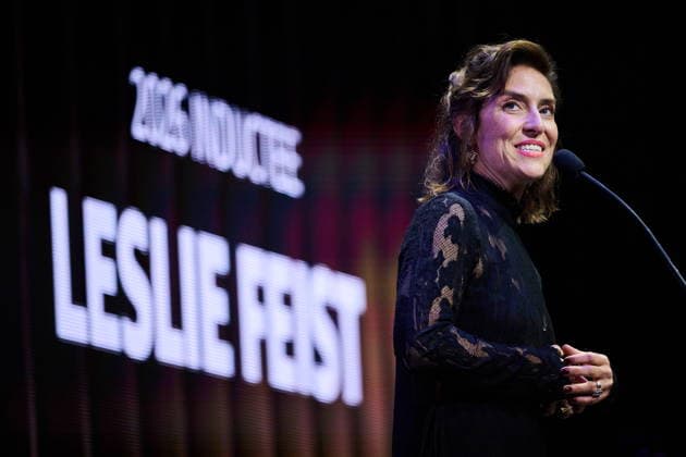 September 26, 2026, Toronto, On, Canada: Leslie Feist speaks after being inducted into the Canadian Songwriters Hall of Fame on stage in Toronto, on Saturday, Sept. 26, 2026. Toronto Canada  - ZUMAc35_ 20260926_zaf_c35_163 Copyright: xSammyxKoganx