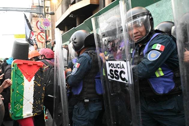 September 26, 2026: TO-45252-MEXICO , September 26, 2026. Parents of the 43 missing students from Ayotzinapa, joined by activist groups and members of civil society, marched along the Mexican capital& 039;s main avenues to demand that the government investigate the whereabouts of the students from the Isidro Burgos rural school in Iguala, Guerrero. Today in Mexico City. Clasos.com.mx - ZUMAcs4_ 20260926_faa_cs4_014 Copyright: xJavierxLiraxOterox
