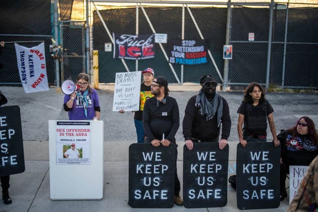 September 26, 2026, Broadview, Illinois, USA: Activists speak during a vigil outside the Broadview ICE Detention Facility, one year after Operation Midway Blitz in Chicagoland Broadview USA - ZUMAr170 20260926_znp_r170_011 Copyright: xChrisxRihax