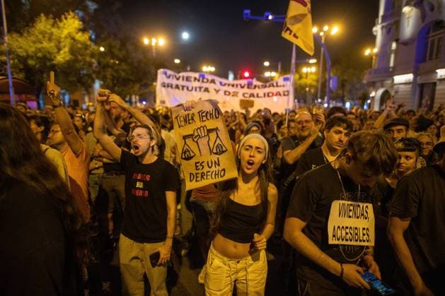 September 26, 2026, Madrid, Madrid, Spain: MADRID, SPAIN, SEPTEMBER 26, 2026: Demonstrators march through central Madrid during a protest against the housing crisis and evictions, following the forced eviction earlier in the week of 87-year-old Maricarmen Abascal from her longtime home in the Spanish capital. Thousands joined the demonstration calling for stronger housing protections and measures against evictions. Madrid Spain - ZUMAq101 20260926_zna_q101_307 Copyright: xC.xCarvajalx