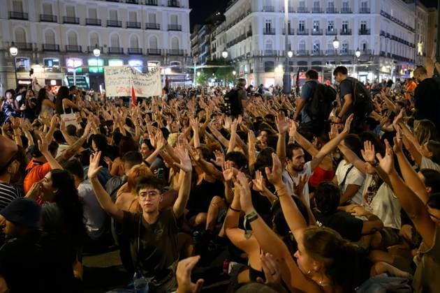 September 26, 2026, Madrid, Spain: MADRID, SPAIN, SEPTEMBER 26, 2026: Demonstrators march through central Madrid during a protest against evictions organized by the Sindicato de Inquilinas e Inquilinos de Madrid. The demonstration began at Puerta del Sol and ended outside the Congress of Deputies, with protesters demanding stronger housing protections following the eviction earlier in the week of 87-year-old Maricarmen Abascal. After the march, protesters erected tents at Puerta del Sol as a housing protest encampment began in the square. Madrid Spain - ZUMAq101 20260926_zna_q101_289 Copyright: xTomasxCallex