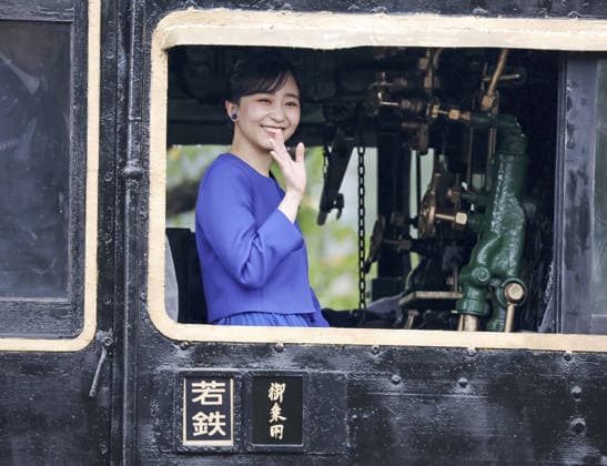 Entertainment Bilder des Tages #2 Princess Kako in Tottori Pref. Japanese Princess Kako waves from inside a steam locomotive in Wakasa in Tottori Prefecture, western Japan, on Sept. 26, 2026. (Pool photo)  A14AA0005628850P