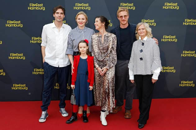 Aron Lehmann, Rosalie Thomass, Elise Lindner, Daniela Dröscher, Golo Euler, and Johanna Gastdorf at the premiere of the feature film *Lies About My Mother* at the 34th Filmfest Hamburg 2026 at Cinemaxx Dammtor in Hamburg, September 26, 2026 Foto:xC.xTamckex xFuturexImagex luegen_6907