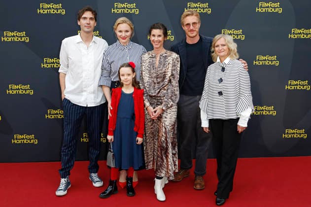 Aron Lehmann, Rosalie Thomass, Elise Lindner, Daniela Dröscher, Golo Euler, and Johanna Gastdorf at the premiere of the feature film *Lies About My Mother* at the 34th Filmfest Hamburg 2026 at Cinemaxx Dammtor in Hamburg, September 26, 2026 Foto:xC.xTamckex xFuturexImagex luegen_6908