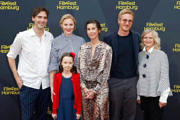 Aron Lehmann, Rosalie Thomass, Elise Lindner, Daniela Dröscher, Golo Euler, and Johanna Gastdorf at the premiere of the feature film *Lies About My Mother* at the 34th Filmfest Hamburg 2026 at Cinemaxx Dammtor in Hamburg, September 26, 2026 Foto:xC.xTamckex xFuturexImagex luegen_6911