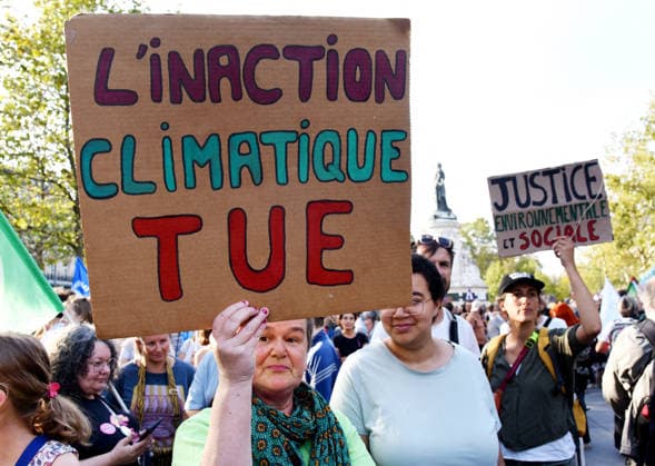 Climate Rally - Paris Following the 8,000 deaths during the heatwaves, a march for the climate, life and social justice brought together several thousand demonstrators in Paris, France on September 26, 2026. Photo by Alain Apaydin ABACAPRESS Paris France  Copyright: xApaydinxAlain ABACAx