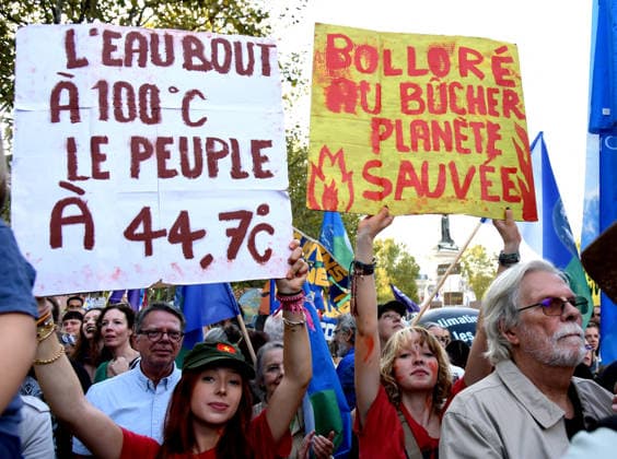 Climate Rally - Paris Following the 8,000 deaths during the heatwaves, a march for the climate, life and social justice brought together several thousand demonstrators in Paris, France on September 26, 2026. Photo by Alain Apaydin ABACAPRESS Paris France  Copyright: xApaydinxAlain ABACAx