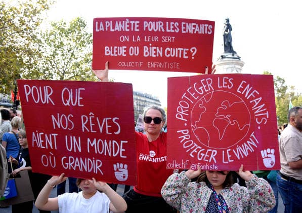Climate Rally - Paris Following the 8,000 deaths during the heatwaves, a march for the climate, life and social justice brought together several thousand demonstrators in Paris, France on September 26, 2026. Photo by Alain Apaydin ABACAPRESS Paris France  Copyright: xApaydinxAlain ABACAx