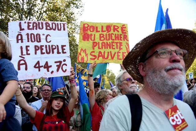 Climate Rally - Paris Following the 8,000 deaths during the heatwaves, a march for the climate, life and social justice brought together several thousand demonstrators in Paris, France on September 26, 2026. Photo by Alain Apaydin ABACAPRESS Paris France  Copyright: xApaydinxAlain ABACAx