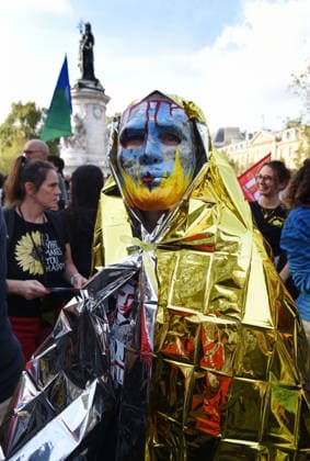 Climate Rally - Paris Following the 8,000 deaths during the heatwaves, a march for the climate, life and social justice brought together several thousand demonstrators in Paris, France on September 26, 2026. Photo by Alain Apaydin ABACAPRESS Paris France  Copyright: xApaydinxAlain ABACAx