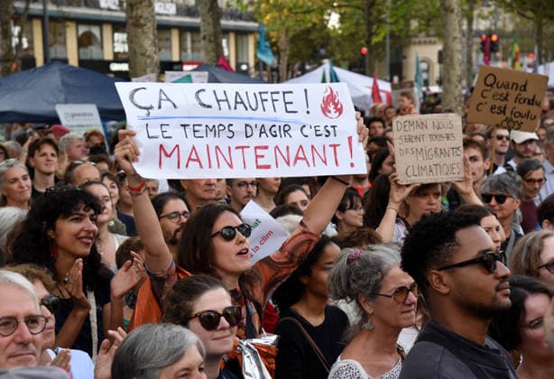 Climate Rally - Paris Following the 8,000 deaths during the heatwaves, a march for the climate, life and social justice brought together several thousand demonstrators in Paris, France on September 26, 2026. Photo by Alain Apaydin ABACAPRESS Paris France  Copyright: xApaydinxAlain ABACAx