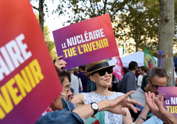 Climate Rally - Paris Following the 8,000 deaths during the heatwaves, a march for the climate, life and social justice brought together several thousand demonstrators in Paris, France on September 26, 2026. Photo by Alain Apaydin ABACAPRESS Paris France  Copyright: xApaydinxAlain ABACAx