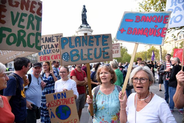 Climate Rally - Paris Following the 8,000 deaths during the heatwaves, a march for the climate, life and social justice brought together several thousand demonstrators in Paris, France on September 26, 2026. Photo by Alain Apaydin ABACAPRESS Paris France  Copyright: xApaydinxAlain ABACAx