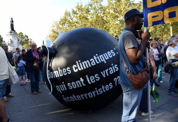 Climate Rally - Paris Following the 8,000 deaths during the heatwaves, a march for the climate, life and social justice brought together several thousand demonstrators in Paris, France on September 26, 2026. Photo by Alain Apaydin ABACAPRESS Paris France  Copyright: xApaydinxAlain ABACAx
