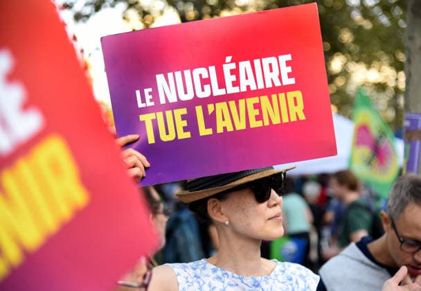 Climate Rally - Paris Following the 8,000 deaths during the heatwaves, a march for the climate, life and social justice brought together several thousand demonstrators in Paris, France on September 26, 2026. Photo by Alain Apaydin ABACAPRESS Paris France  Copyright: xApaydinxAlain ABACAx