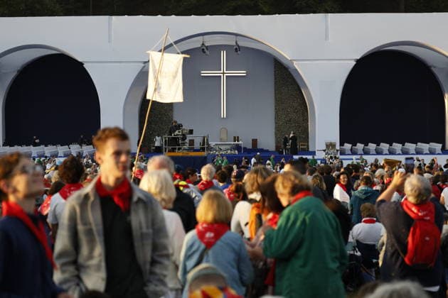 Visit to France of Pope Leo XIV - Mass at Lourdes Sanctuary Faithful gather ahead of the Pope Leo XIV mass at Prairie at the Lourdes sanctuary, southwestern France, on September 27, 2026. Pope Leo XIV makes a historic apostolic journey of four days to France scheduled for September 25 to 28, 2026. Photo by Margot Le Gonidec ABACAPRESS.COM Lourdes France  Copyright: xLexGonidecxMargot ABACAx