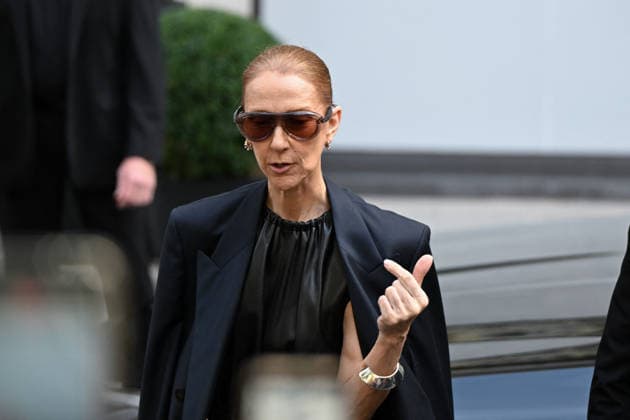 Celine Dion Leaves Royal Monceau - Paris Celine Dion spend time with fans before going to the venue, hotel Royal Monceau in Paris, France on September 26, 2026. Photo by Lionel Urman ABACAPRESS.COM Paris France  Copyright: xUrmanxLionel ABACAx