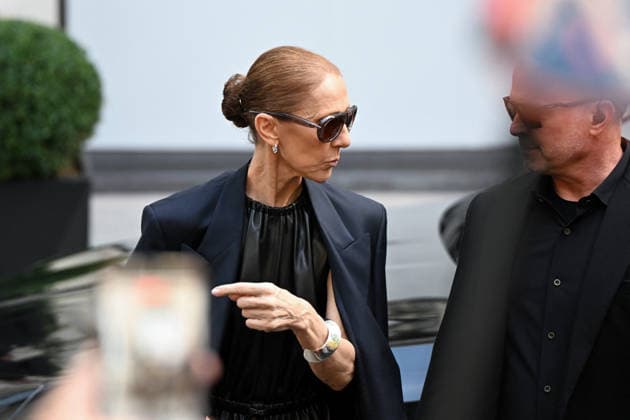 Celine Dion Leaves Royal Monceau - Paris Celine Dion spend time with fans before going to the venue, hotel Royal Monceau in Paris, France on September 26, 2026. Photo by Lionel Urman ABACAPRESS.COM Paris France  Copyright: xUrmanxLionel ABACAx