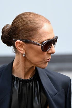 Celine Dion Leaves Royal Monceau - Paris Celine Dion spend time with fans before going to the venue, hotel Royal Monceau in Paris, France on September 26, 2026. Photo by Lionel Urman ABACAPRESS.COM Paris France  Copyright: xUrmanxLionel ABACAx