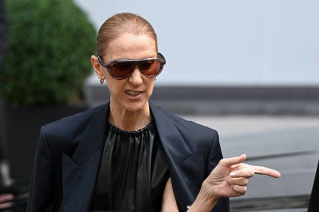 Celine Dion Leaves Royal Monceau - Paris Celine Dion spend time with fans before going to the venue, hotel Royal Monceau in Paris, France on September 26, 2026. Photo by Lionel Urman ABACAPRESS.COM Paris France  Copyright: xUrmanxLionel ABACAx