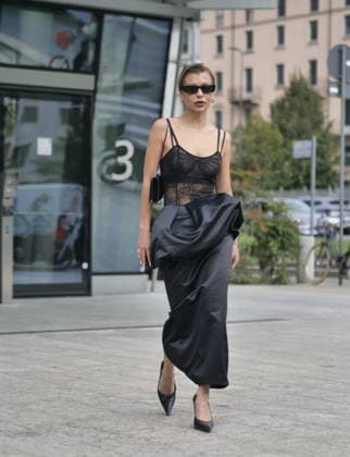 IPA89023711 - Milan, Milan Women’s Fashion Week: Spring Summer 2026 2027 — Women’s Fashion, Spring Summer 2026–2027 — Ermanno Scervinoi fashion show — Pictured: Guest  Copyright: xLucaxPontix xLucaPonti IpaAgencyx IPA89023711