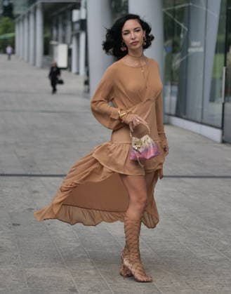 IPA89023515 - Milan, Milan Women s Fashion Week: Spring Summer 2026 2027 - Women s Fashion, Spring Summer 2026–2027 - Ermanno Scervinoi fashion show - Pictured: Guest  Copyright: xLucaxPontix xLucaPonti IpaAgencyx IPA89023515