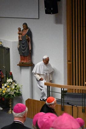 POPE LEO XIV MEETS BISHOPS OF FRANCE IN LOURDES France, Lourdes, Vatican, 2026 9 27 Pope Leo XIV meets with the Bishops of the French Bishops Conference at the Sainte-Bernadette hemicycle of the Sanctuary of Our Lady of Lourdes. EDITORIAL USE ONLY - NO BOOKS Copyright: xALESSIAxGIULIANI xCatholicxPressxPhotox